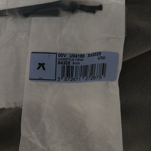 CHANEL Logo Hairbow - Picture 6 of 6